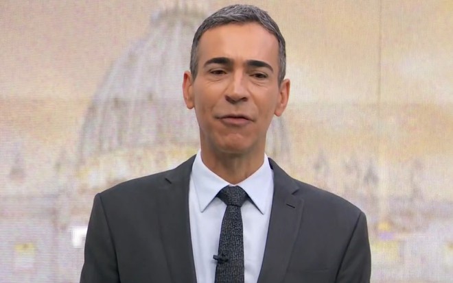 O apresentador César Tralli no Jornal Hoje