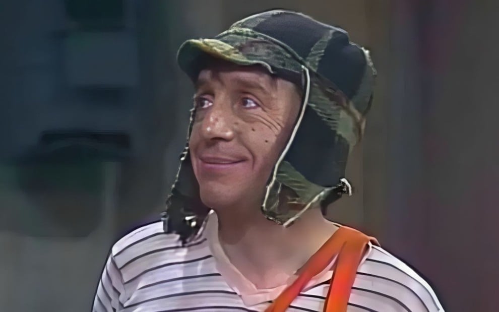 Roberto Gómez Bolaños sorri em cena de Chaves