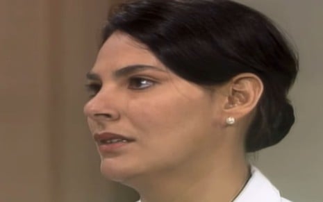 Cibele Larrama como a babá Maria no remake de A Viagem