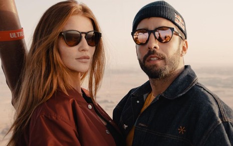 Foto mostra Cintia Dicker e Pedro Scooby