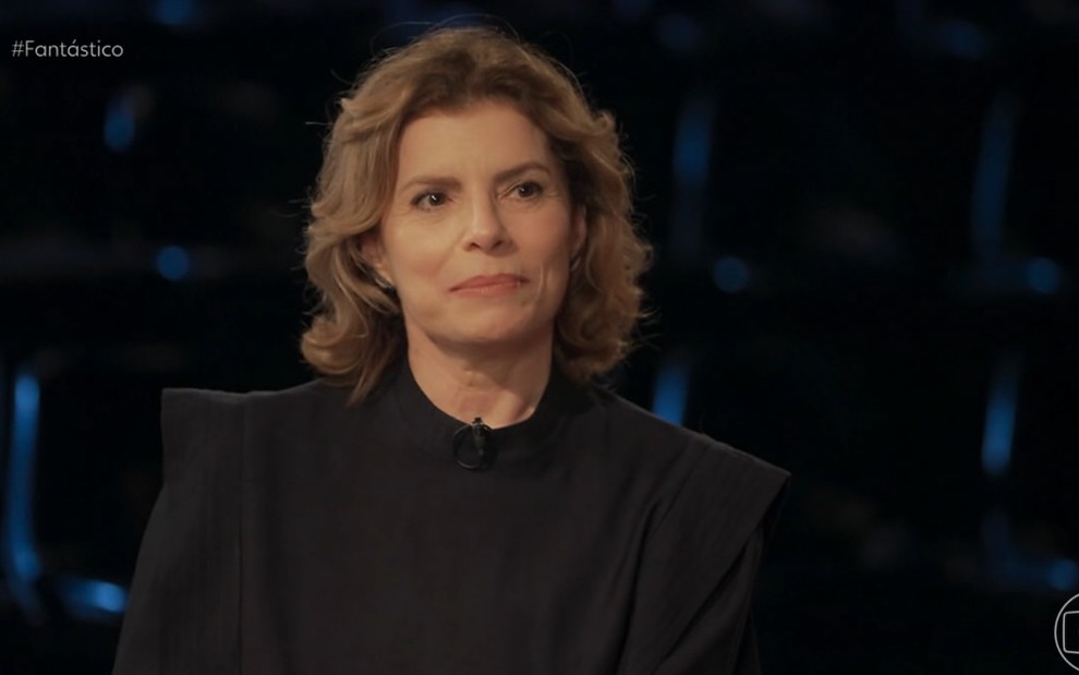 Debora Bloch durante entrevista ao Fantástico