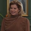 Debora Bloch sorri em cena como Odete na novela Vale Tudo