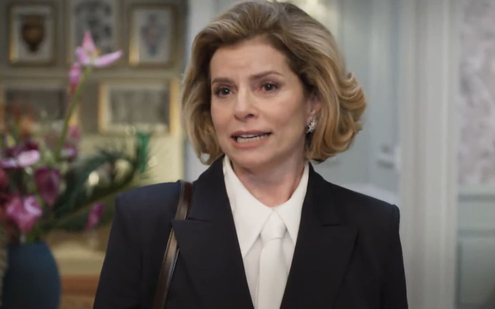 Debora Bloch em cena do remake de Vale Tudo, da Globo, como Odete Roitman