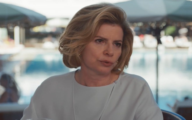 Debora Bloch em cena do remake de Vale Tudo, da Globo, como Odete Roitman