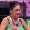 A participante Delma Silva falando, séria, no BBB 25