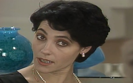 A atriz Christiane Torloni com expressão de surpresa em cena de A Viagem (1994)