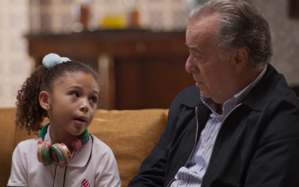 Elis Cabral contracena com Tony Ramos em Dona de Mim, novela das sete da TV Globo