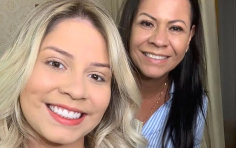 A cantora Marilia Mendonça com a mãe, Ruth Moreira, nas redes sociais