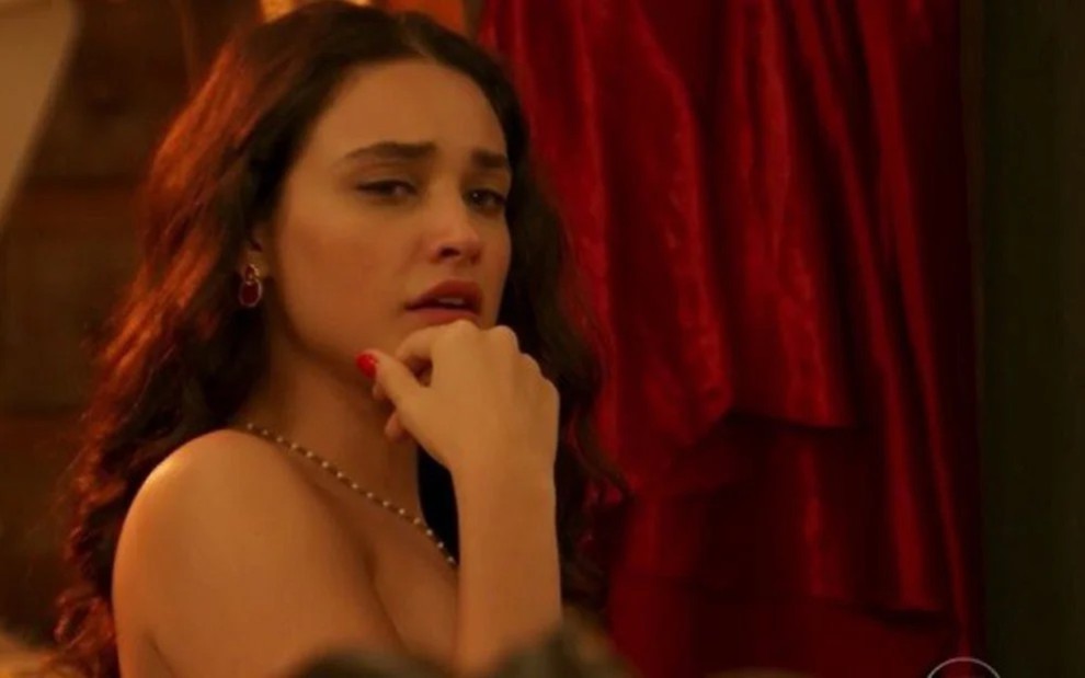 A atriz Débora Nascimento em cena da novela  Êta Mundo Bom!