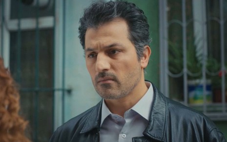 Arif (Feyyaz Duman) em cena da novela Força de Mulher