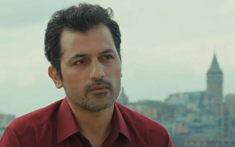 Arif (Feyyaz Duman) em cena da novela Força de Mulher