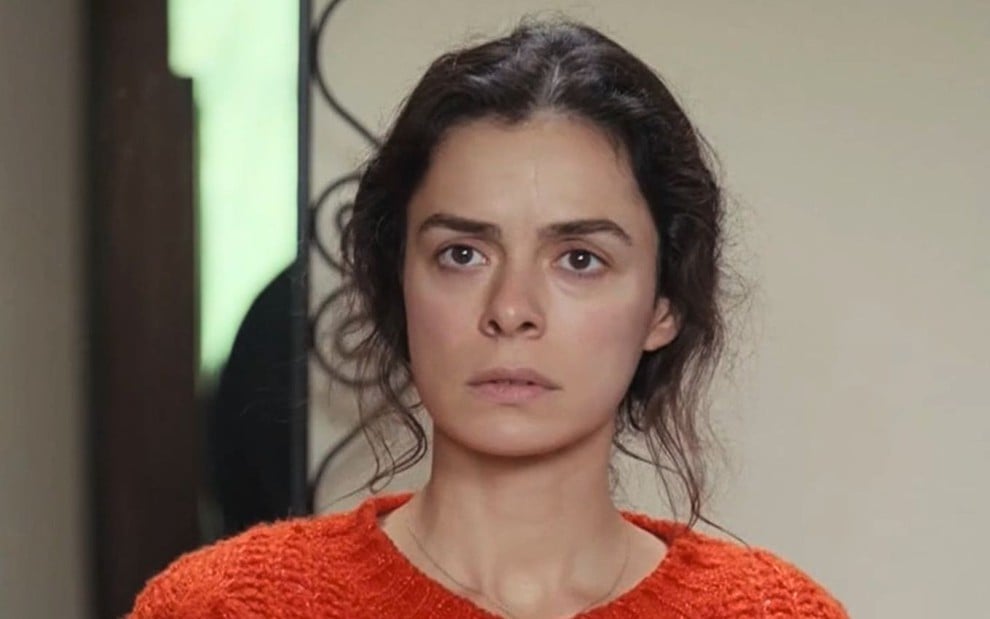 Bahar (Özge Özpirinçci) em cena da novela turca Força de Mulher