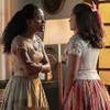 As atrizes Duda Santos e Maisa frente a frente, sérias, em cena de Garota do Momento