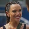 Giovana Cordeiro com expressão feliz em cena da novela Dona de Mim
