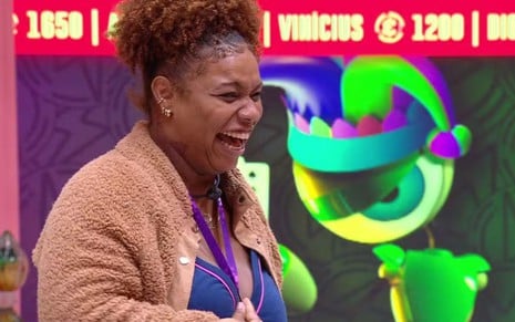 Camilla Maia, sorrindo, no confessionário do BBB 25