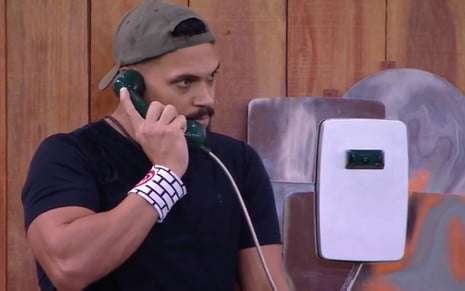 Vinícius Nascimento no Big Fone, do BBB 25