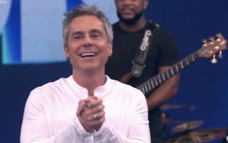 Alexandre Nero no palco do Domingão