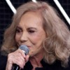 Arlete Salles tem expressão tensa no palco do Domingão com Huck