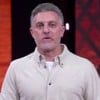 Luciano Huck e Filipe Luís aparecem lado a lado em montagem: à esquerda, o apresentador fala no palco do Domingão; à direita, o técnico do Flamengo dá entrevista após jogo