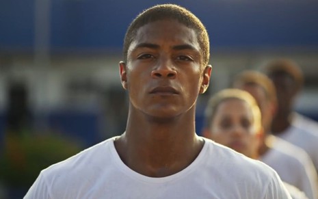 O ator Humberto Campos como Marlon em cena de Dona de Mim