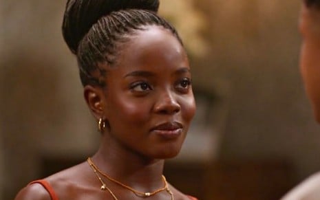 Clara Moneke como Leona em Dona de Mim, novela das sete da Globo