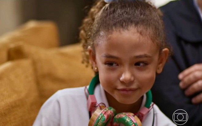 Elis Cabral está em cena como Sofia em Dona de Mim
