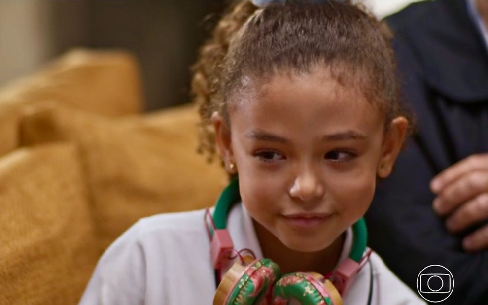 Elis Cabral está em cena como Sofia em Dona de Mim