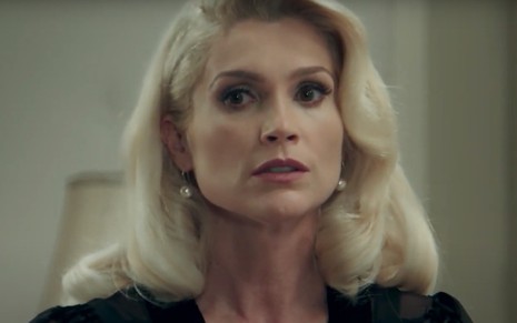 Flávia Alessandra em cena de Êta Mundo Bom! como Sandra