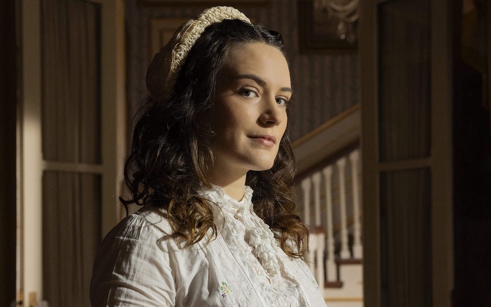 Bianca Bin caracterizada como Maria em Êta Mundo Melhor!, da TV Globo