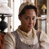 Evelyn Castro está caracterizada como Zenaide, sua personagem na novela Êta Mundo Melhor!, da TV Globo
