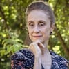 A atriz Betty Gofman está caracterizada como Medéia, sua personagem na novela Êta Mundo Melhor!