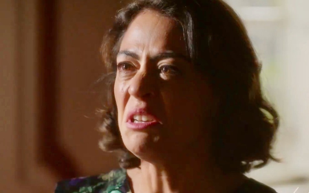 Carol Castro está em cena como Clarice de Garota do Momento, novela das seis da Globo