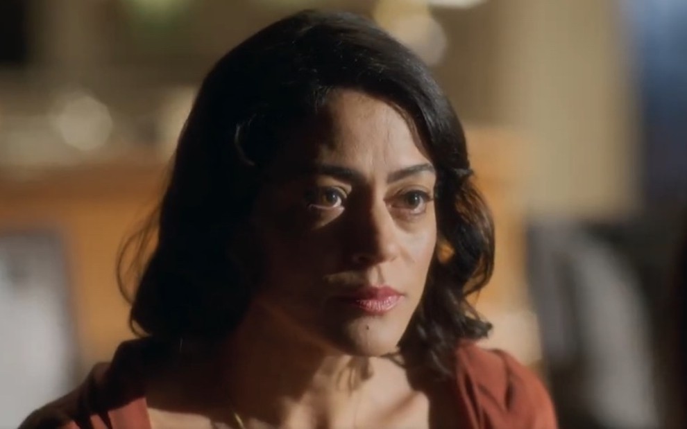 Carol Castro está em cena como Clarice de Garota do Momento, novela das seis da Globo