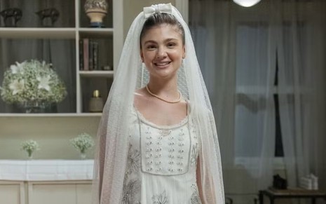 A atriz Debora Ozório vestida de noiva como a Celeste em cena de Garota do Momento