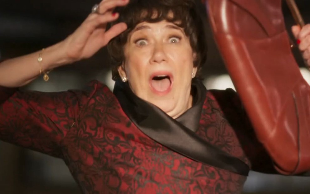 A atriz Lilia Cabral como Maristela em cena de Garota do Momento