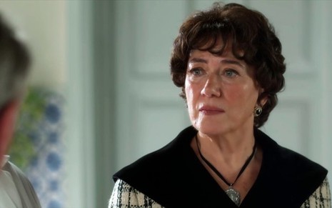 Lilia Cabral está caracterizada como Maristela, sua personagem em Garota do Momento, novela da Globo