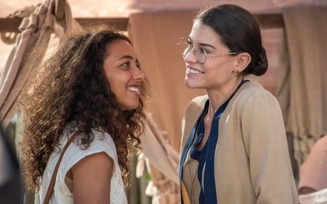 Alice Carvalho e Alinne Moraes dão vida a Otília e Jânia, respectivamente, em Guerreiros do Sol, novela do Globoplay