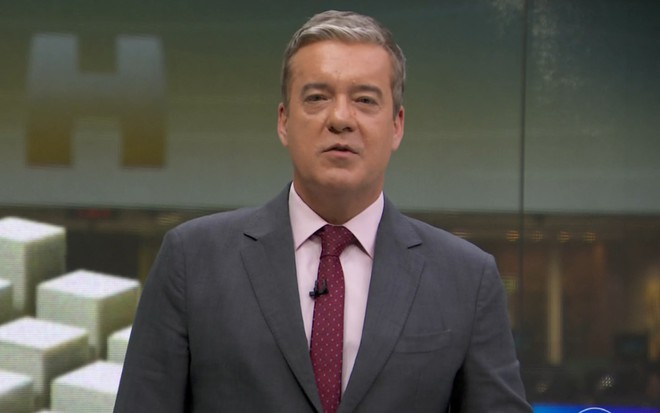 Roberto Kovalick tem expressão séria no cenário do Jornal Hoje