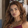 Lucy Alves posa em cenário da novela Renascer