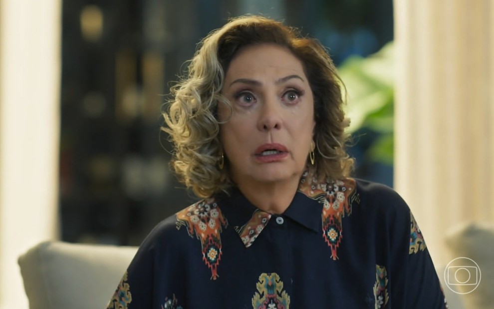 Eliane Giardini está em cena como Berta na novela Mania de Você