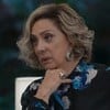 Eliane Giardini em cena de Mania de Você como Berta