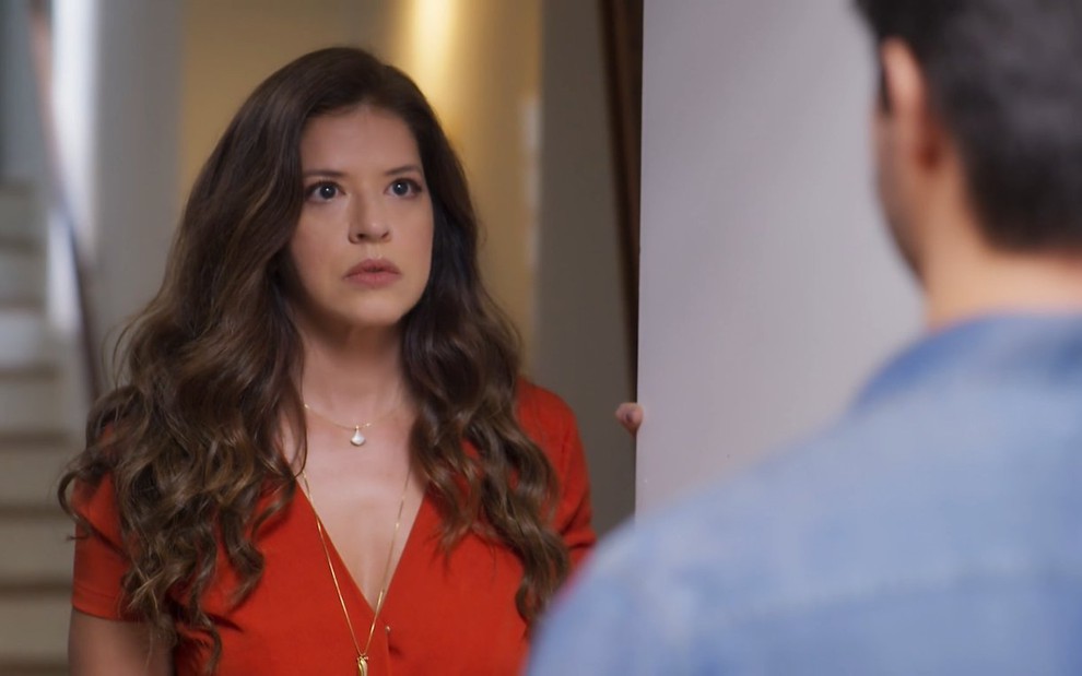 Mariana Santos está em cena como Fátima na novela Mania de Você, da Globo