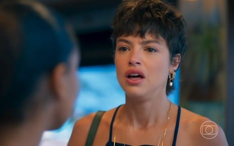 Agatha Moreira em cena como Luma em Mania de Você, da Globo