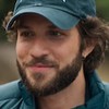 Chay Suede está caracterizado como Mavi, vilão da novela Mania de Você, da Globo