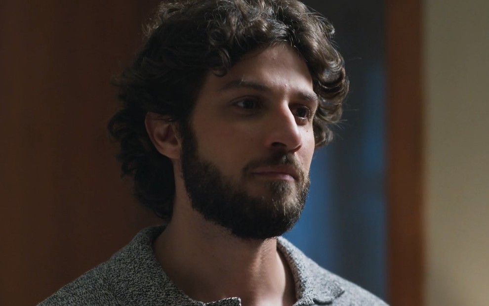 O ator Chay Suede está em cena como Mavi na novela Mania de Você, da Globo