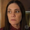 Adriana Esteves está em close em cena como Mércia na novela Mania de Você, da Globo