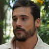 Nicolas Prattes está em cena como Rudá na novela Mania de Você