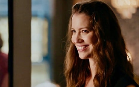 Nathalia Dill interpreta Francesca em Quem Ama Cuida, novela da TV Globo