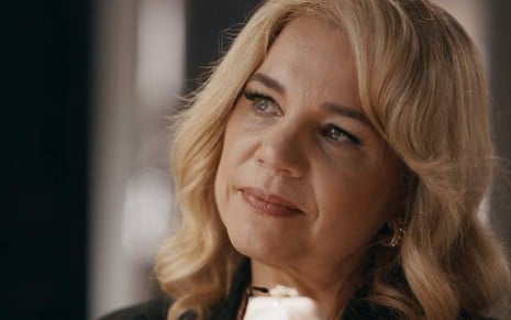 Isabel Teixeira está em cena como Pilar na novela Quem Ama Cuida, da TV Globo