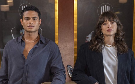 Gui Ferraz posa com Agatha Moreira em cenário da novela Quem Ama Cuida